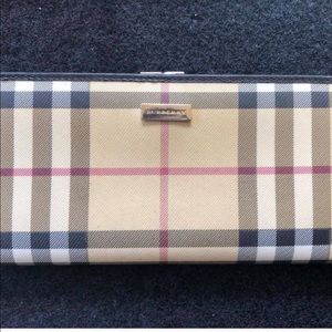 Burberry Women’s Wallet